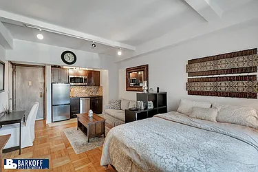 Rented by Barkoff Residential 