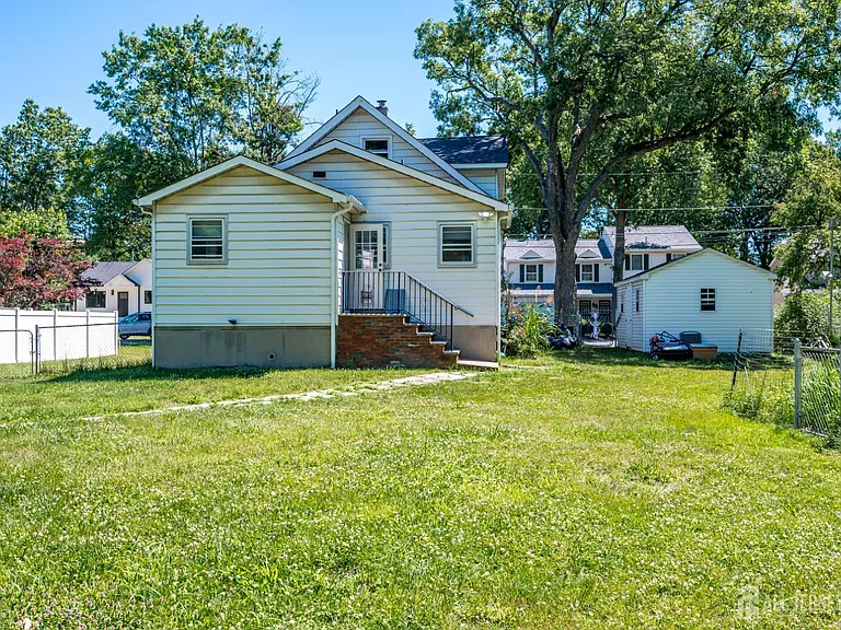 10 Jeff St — Photo 30