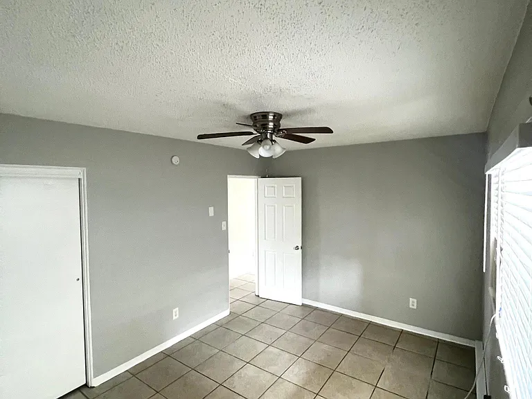 1010 Crescent Lake Dr #1 — Photo 7