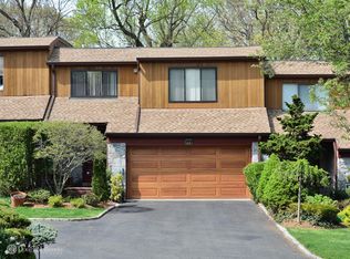 116 The Crescent, Roslyn Heights, NY 11577
