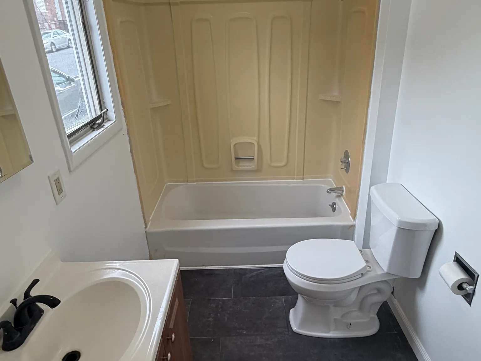1 bed, 1000 sqft, $1,295 — Photo 1