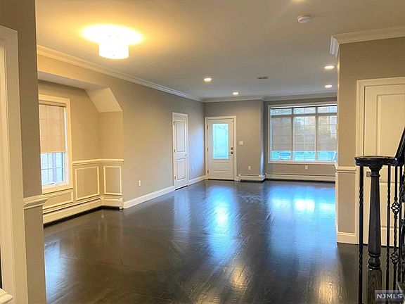 2nd image of 2342 Short St #2342