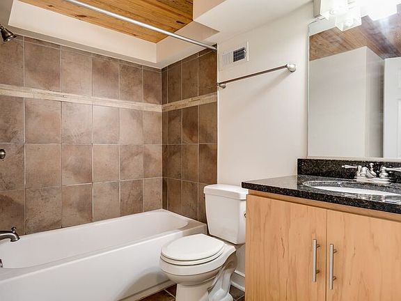 4th image of 10 W Broad St #102