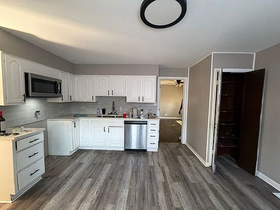 4th image of 15221 Oak St
