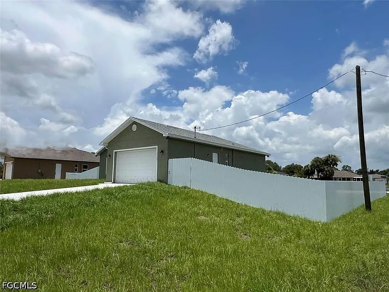1133 Leader St — Photo 2