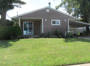 104 Candy Ln, Syosset, NY 11791