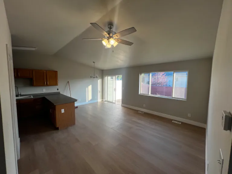 2141 Teal Dr — Photo 3