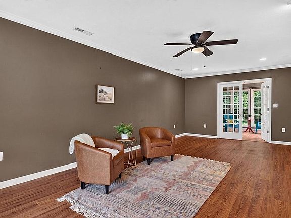 5th image of 310 Arrowhead Ln