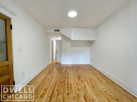 5th image of 1133 N Winchester Ave #1F