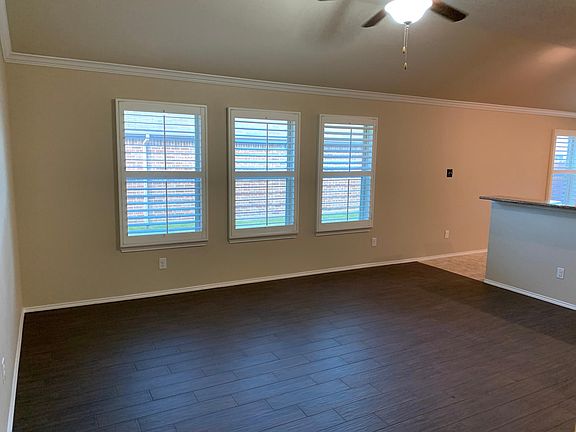 5th image of 1340 Foxglove Ln