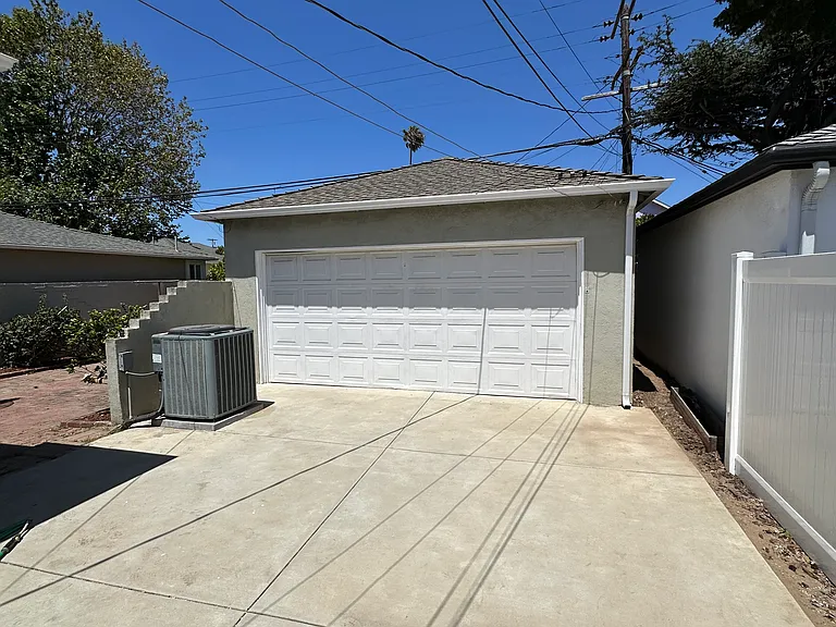 8060 Altavan Ave — Photo 18