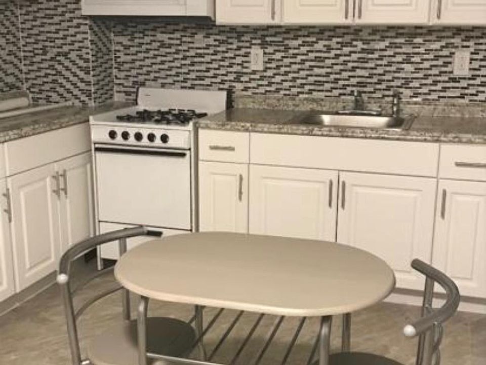 1st image of 10 Congress St #1