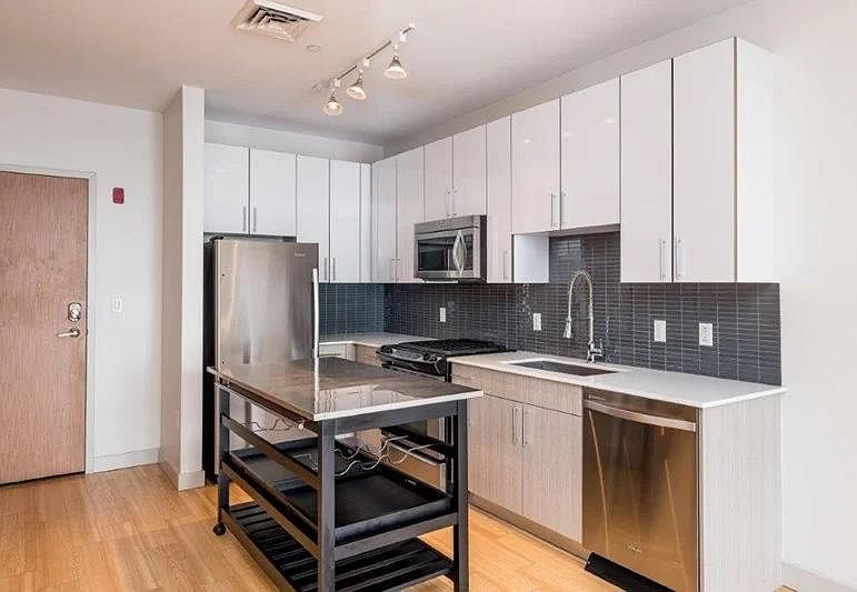 1st image of 123 Longwood Ave #3