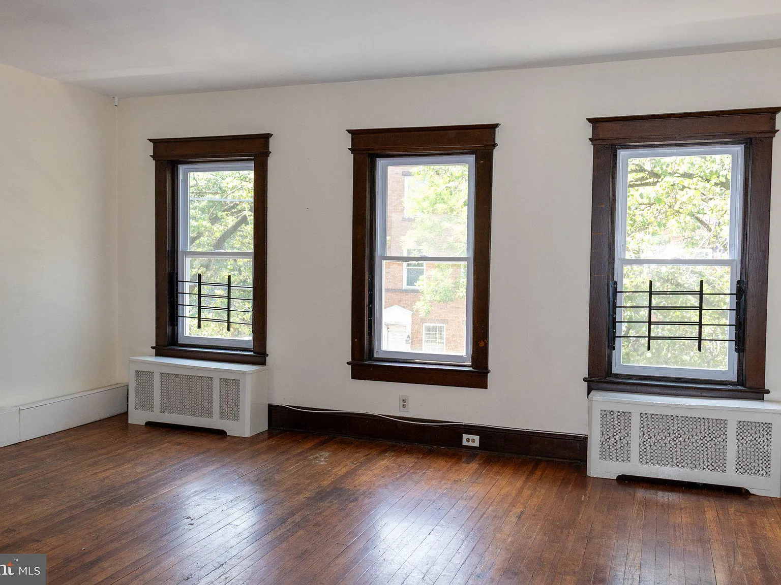 5 bed, 2.0 bath, 3086 sqft, $2,500 — Photo 4