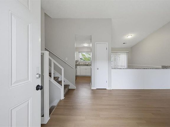 5th image of 2262 New Castle Cir