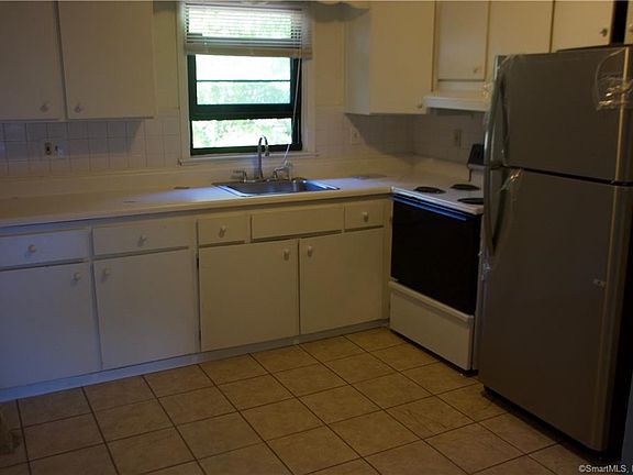 4th image of 325 Fountain St