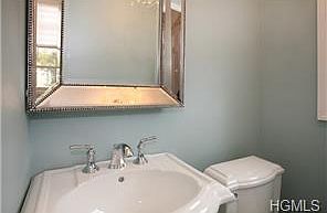 4th image of 9 Lindbergh Pl