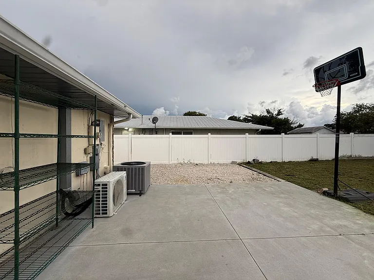 2289 SE Carnation Ave — Photo 12