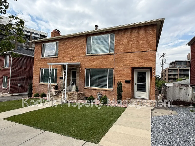 239 N Center St
