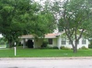 1101 E Sandstone St, Llano, TX 78643