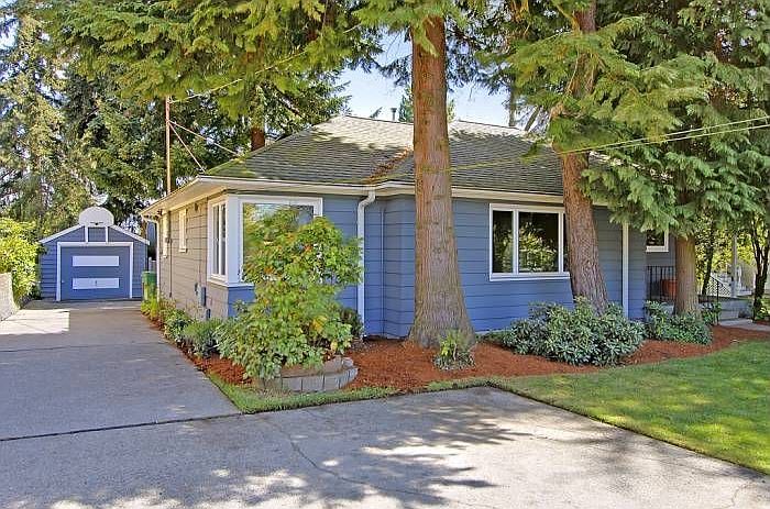 Large level lot