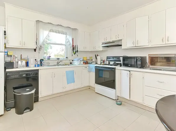 36 Hollace St #1, Waltham, MA 02453