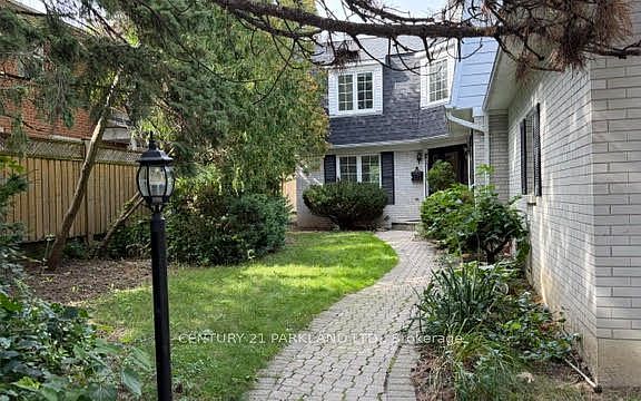 2nd image of 28 Pinnacle Rd