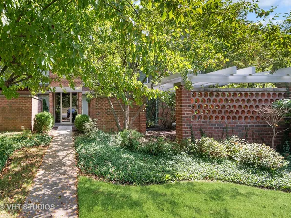 6020 Arbor Ln APT 101, Winnetka, IL 60093