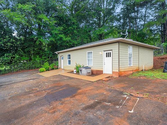 3rd image of 214 Deerwood Trl
