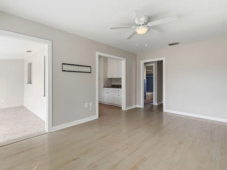 1307 Saint Andrews Dr — Photo 12