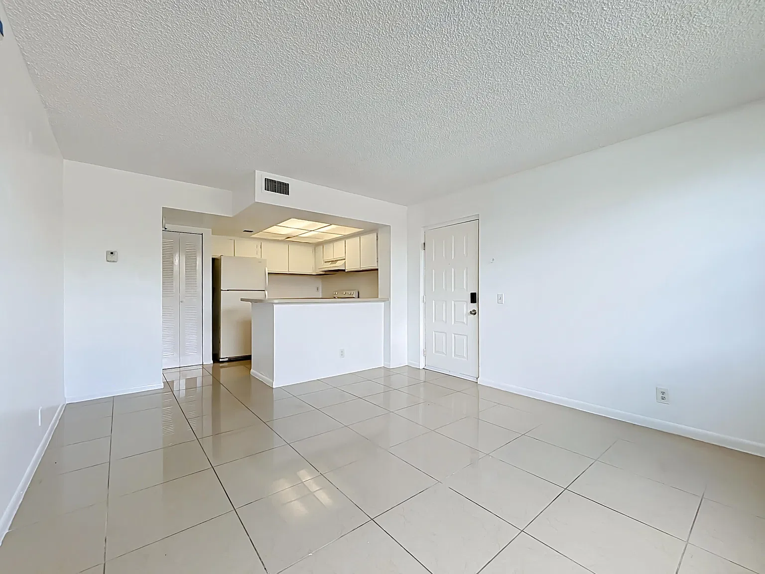 1 bed, 1.0 bath, 728 sqft, $1,495 — Photo 2