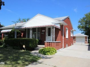 17915 Toepfer Dr, Eastpointe, MI 48021