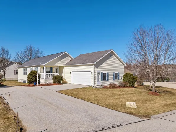 32 Ironwood Circle, Hooksett, NH 03106