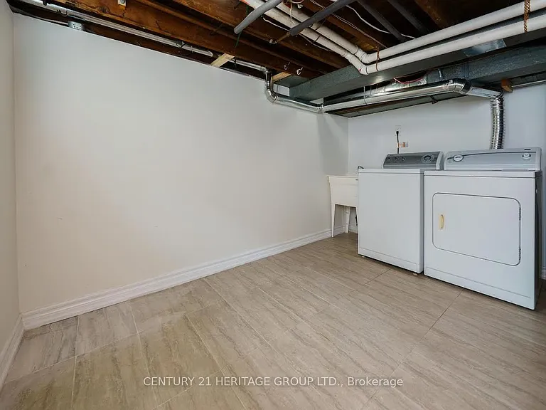 203 Hibbert Ave — Photo 24