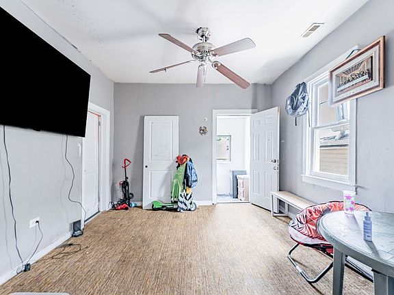 5th image of 4052 S Campbell Ave