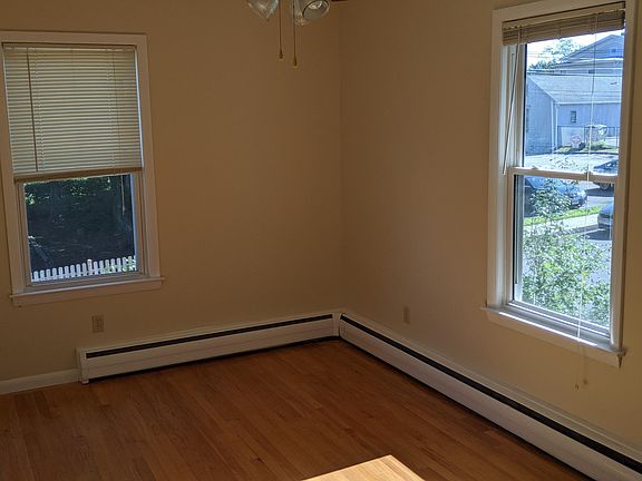 5th image of 28 Hillside Ave