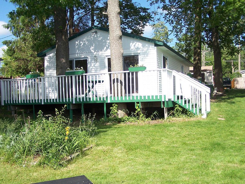 2nd image of 980 Round Lake Rd