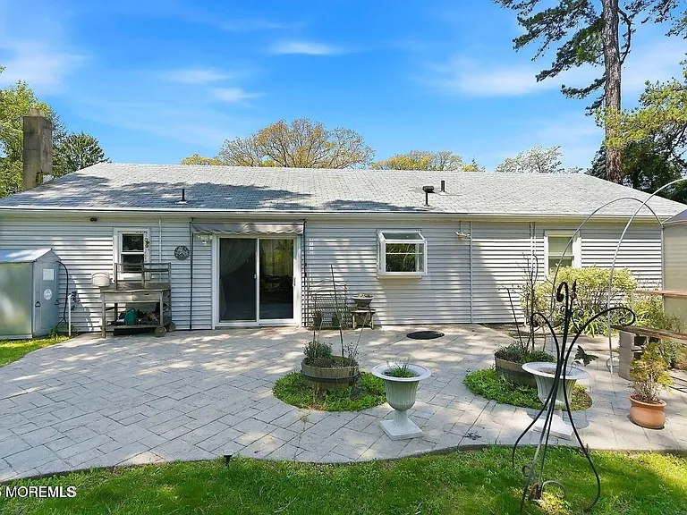 1163 Manor Dr — Photo 14
