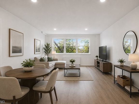 3rd image of 39 E 39Th St