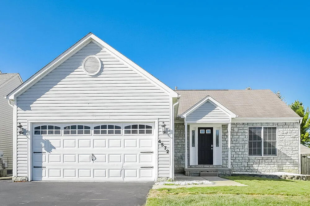 3 bed, 2.0 bath, 1496 sqft, $3,130 — Photo 1