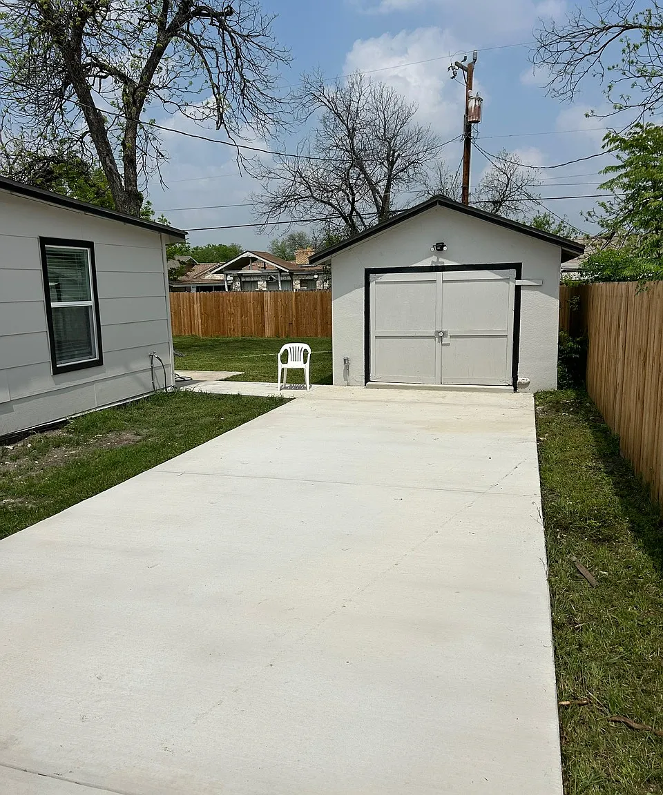 4 bed, 1700 sqft, $2,200 — Photo 3
