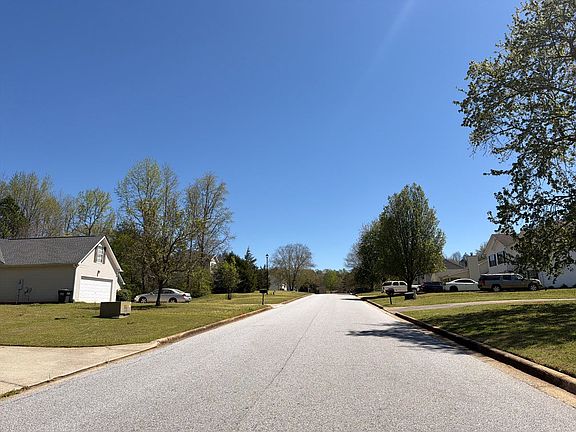 5th image of 275 Long Creek Dr