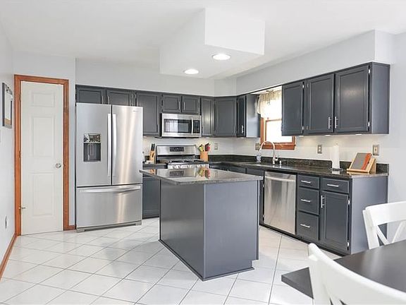 2nd image of 31 Oakridge Dr