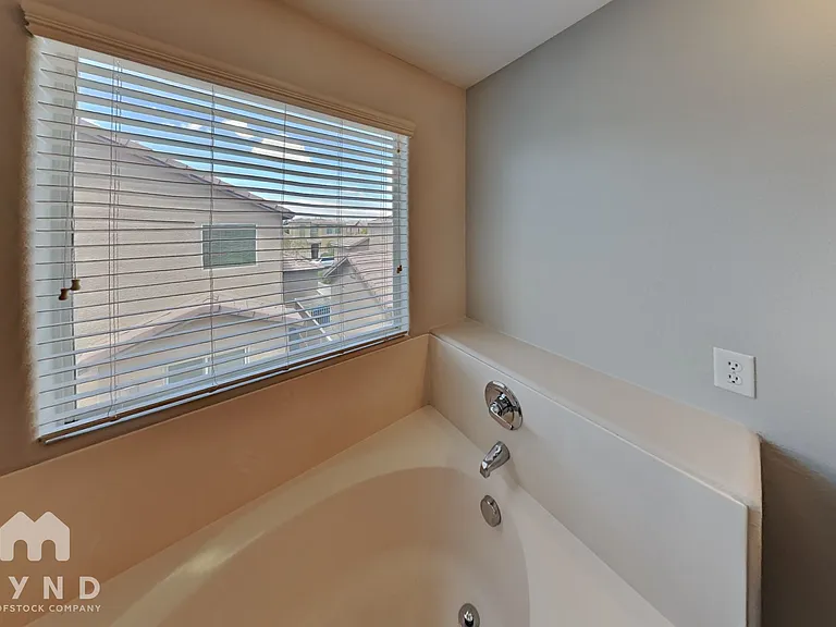 6686 Cloverstone Ct — Photo 11