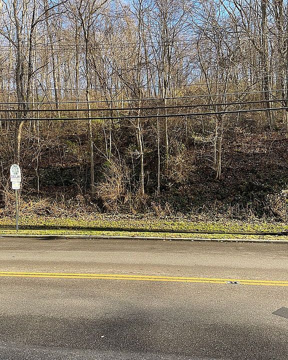 2nd image of 140 Anderson Ferry Rd