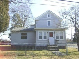 22 Antarctic St, Bay Shore, NY 11706