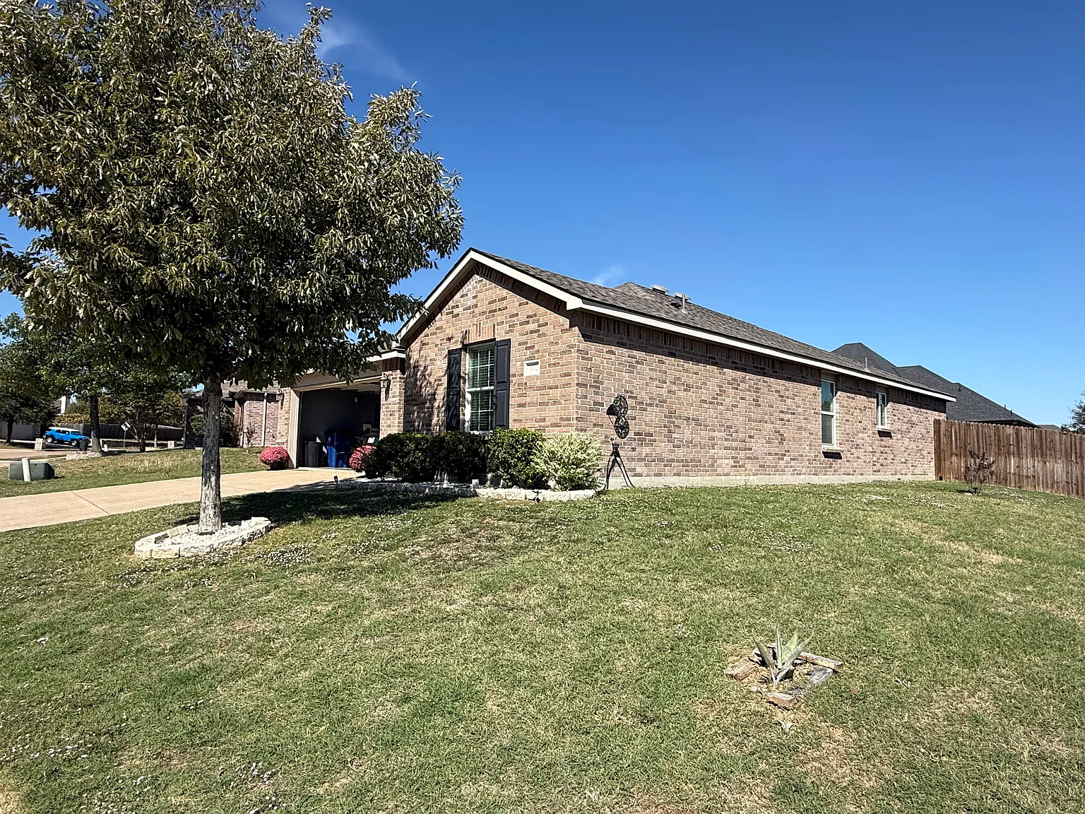 3 bed, 1700 sqft, $3,000 — Photo 2