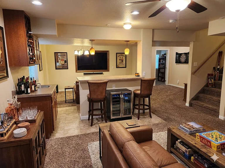 BSMT Rec Rm & Wet Bar Area (3)