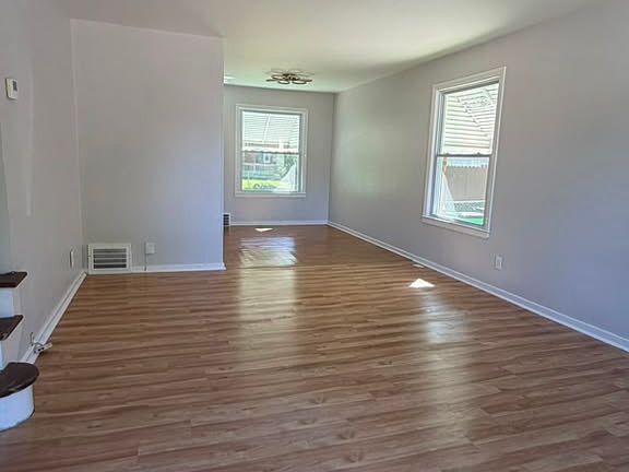 3rd image of 1527 Babbitt Rd