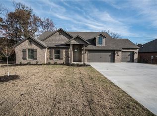1061 Quail Hollow Dr, Bentonville, AR 72712